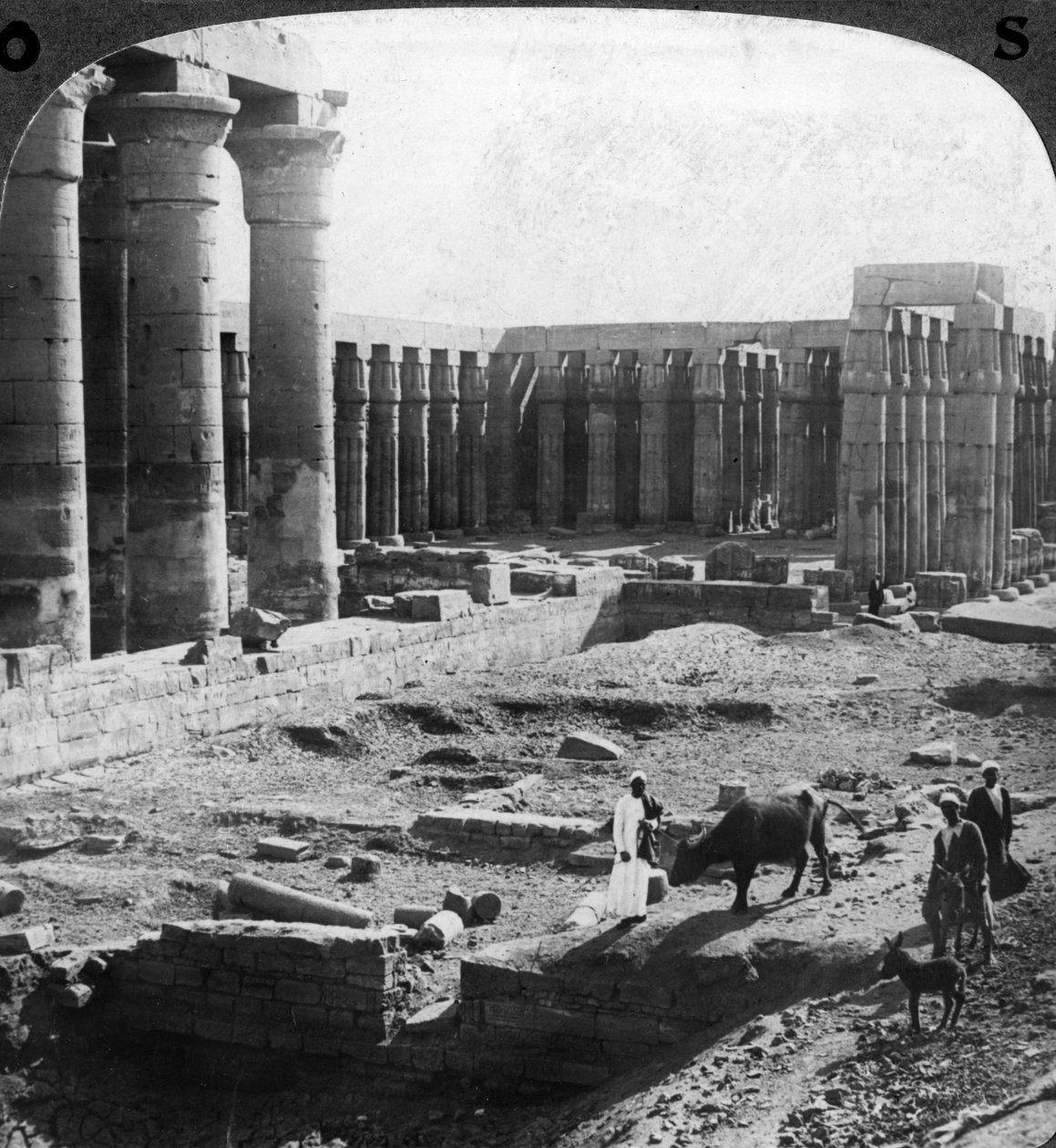 Le Temple de Louxor, Thèbes, Égypte, vers 1900 - Underwood and Underwood