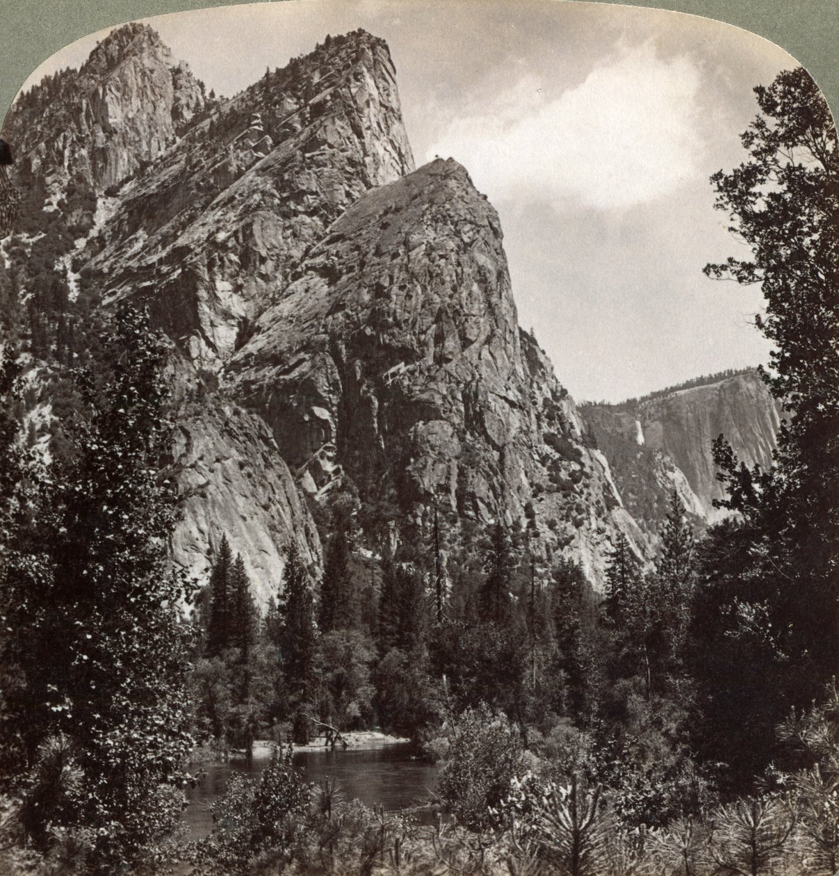 Les Trois Frères, Vallée de Yosemite, Californie, USA, 1902 - Underwood and Underwood