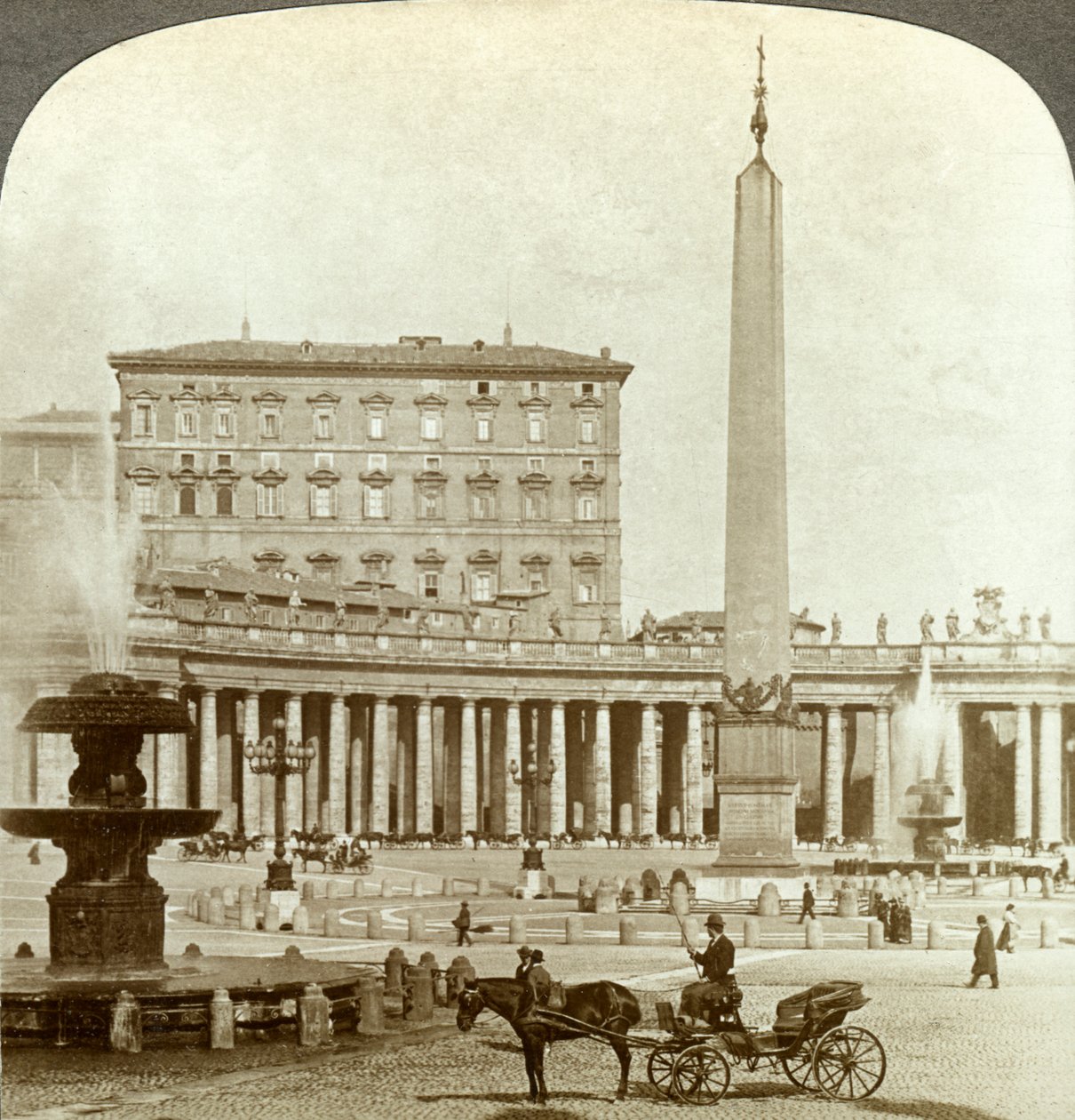 Le Palais du Vatican depuis la place Saint-Pierre, Rome, Italie - Underwood and Underwood