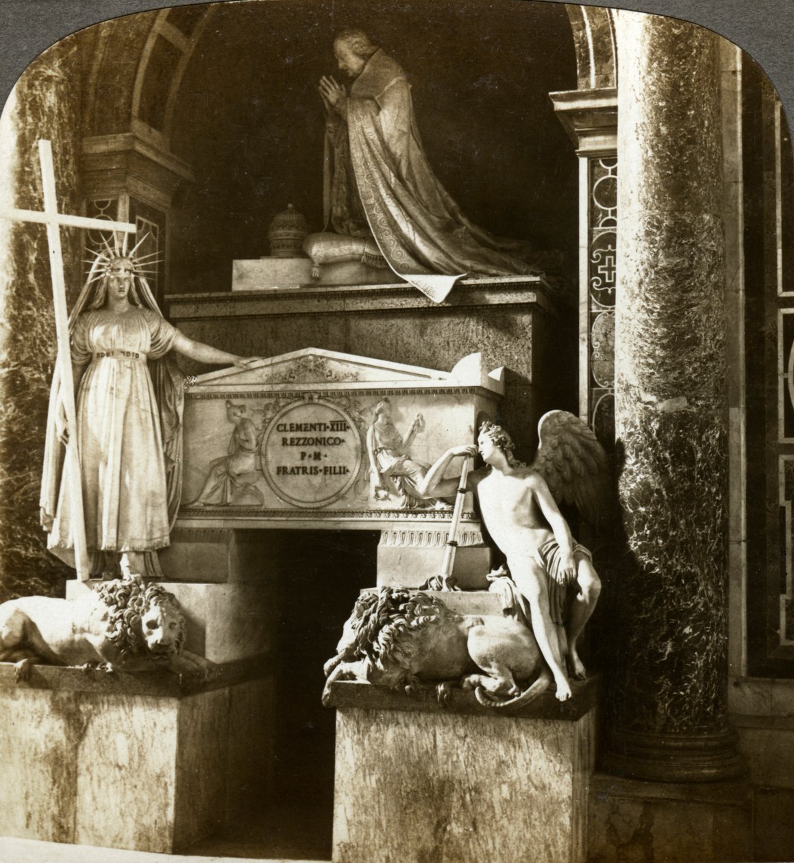 Tombeau du pape Clément XIII, Basilique Saint-Pierre, Rome, Italie - Underwood and Underwood