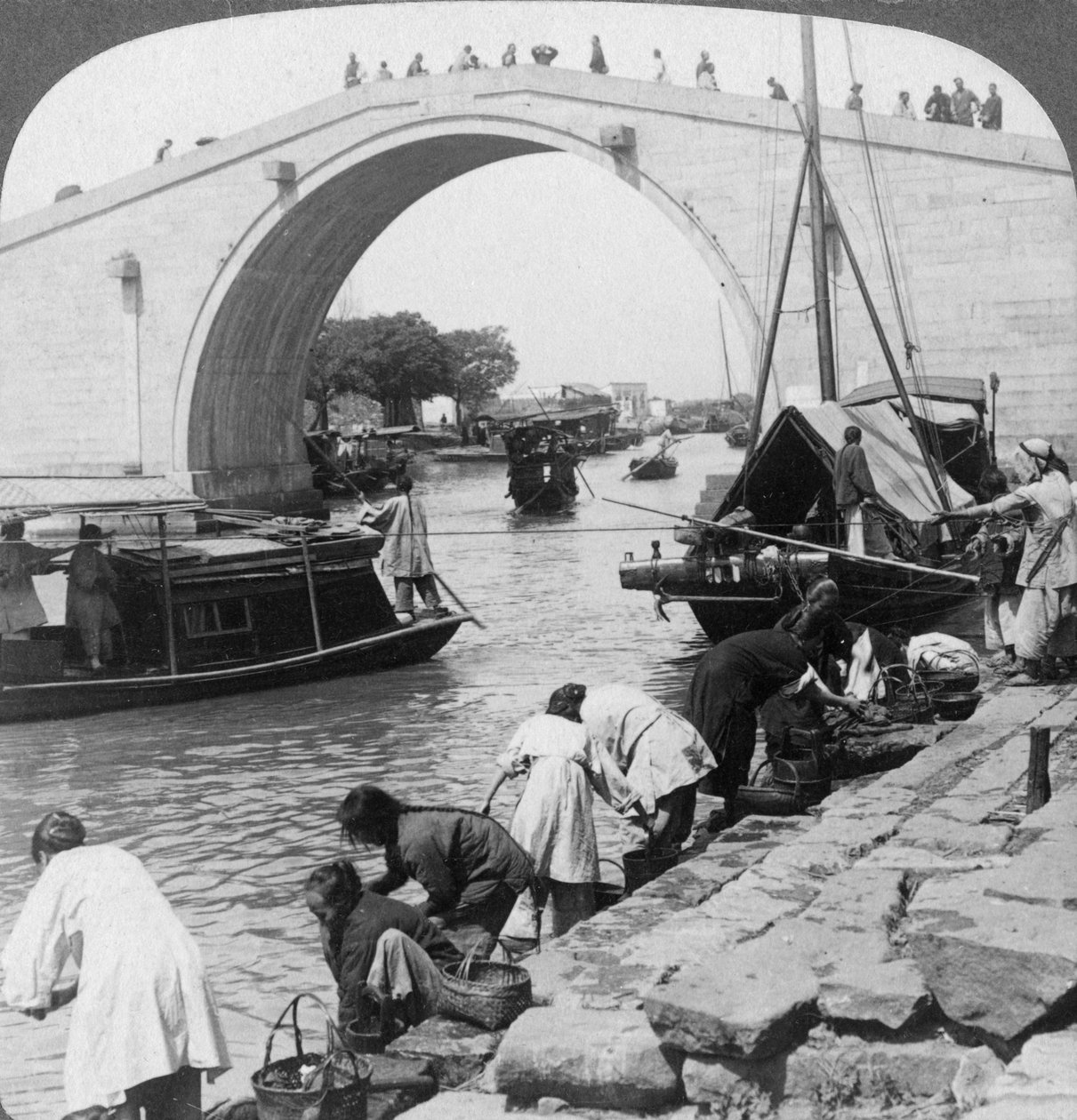 Pont Woo Men et Grand Canal Impérial, Soo-chow Suzhou, Chine, 1900 - Underwood and Underwood