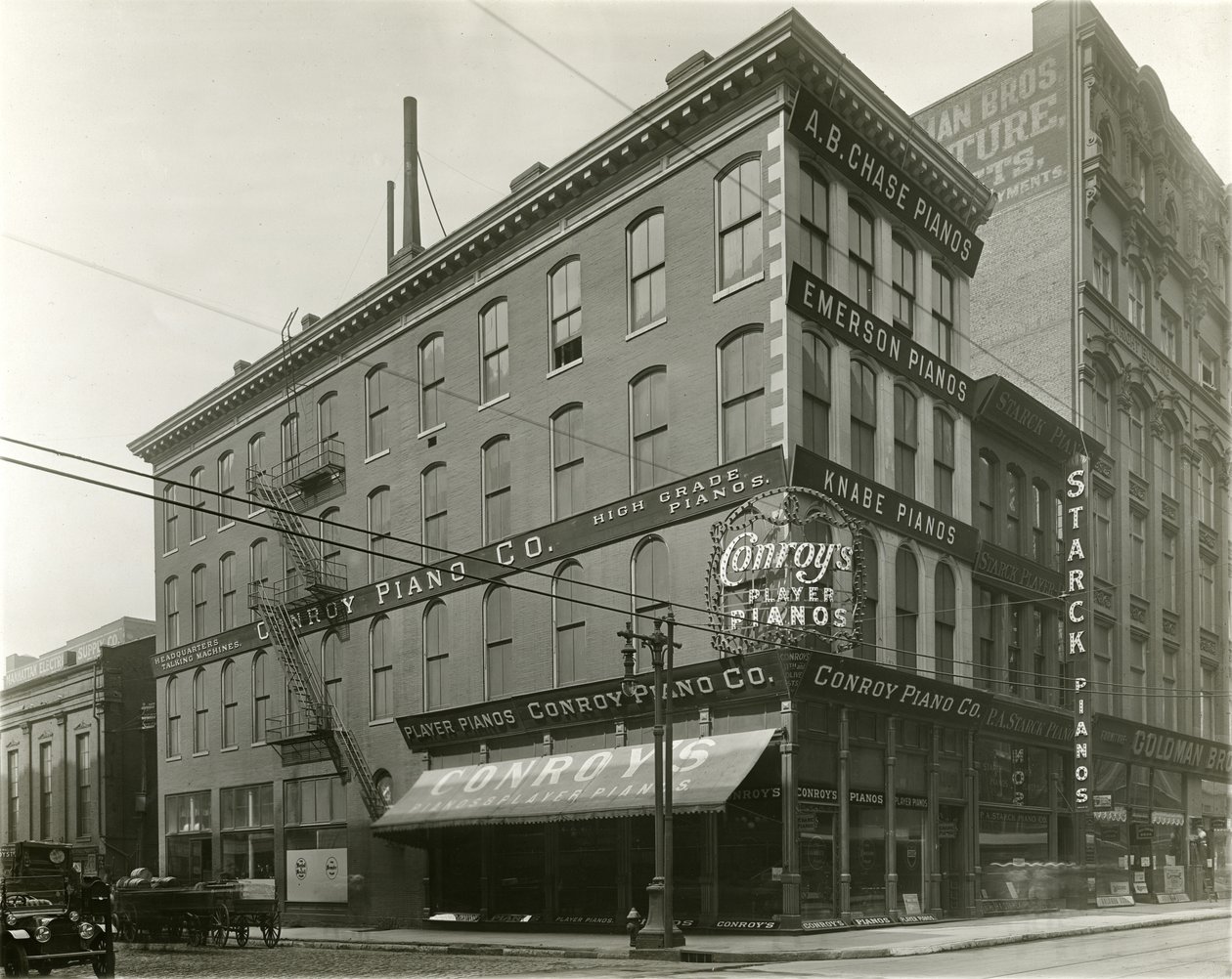 Conroy Piano Company, coin sud-est des rues Eleventh et Olive - Unknown