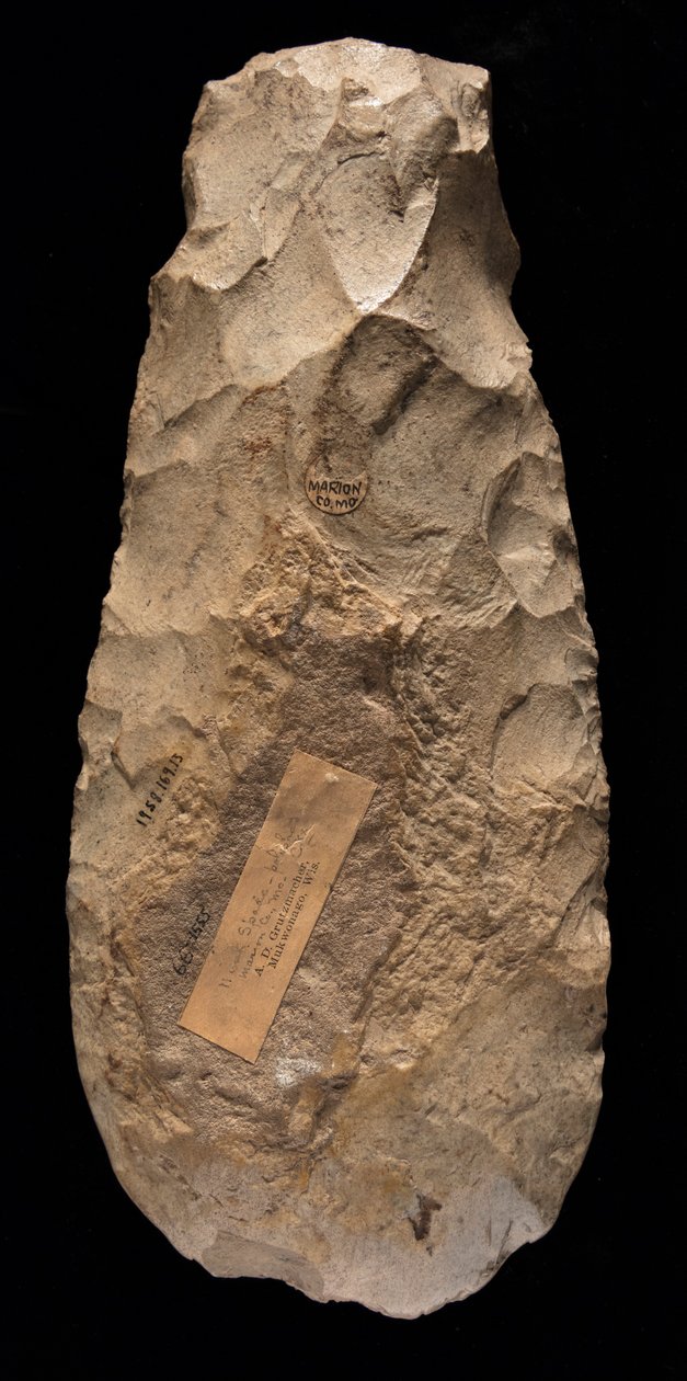 Lame de houe ovale mississippienne en chert de Mill Creek. Cet artefact a été collecté dans le comté de Marion, Missouri - Unknown