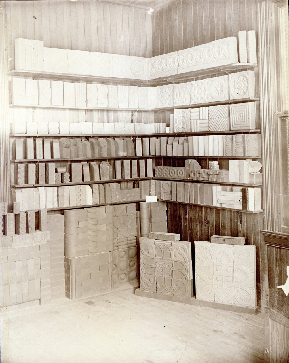 Échantillons de produits dans le bureau de Tower Grove Brick Works - Unknown
