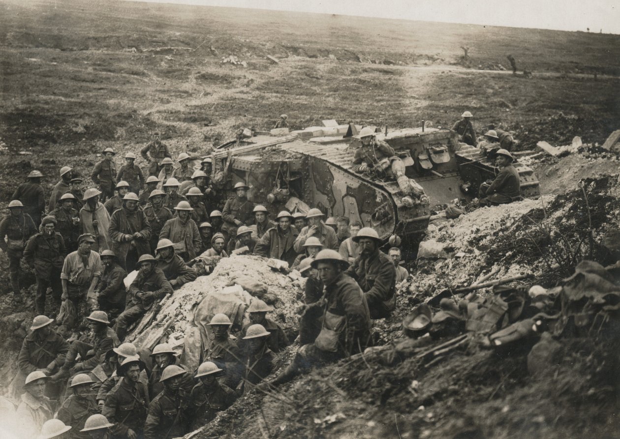 Photographie officielle prise sur le front occidental ?D 1641. Un de nos chars à Flers.?, 1916 - Unknown