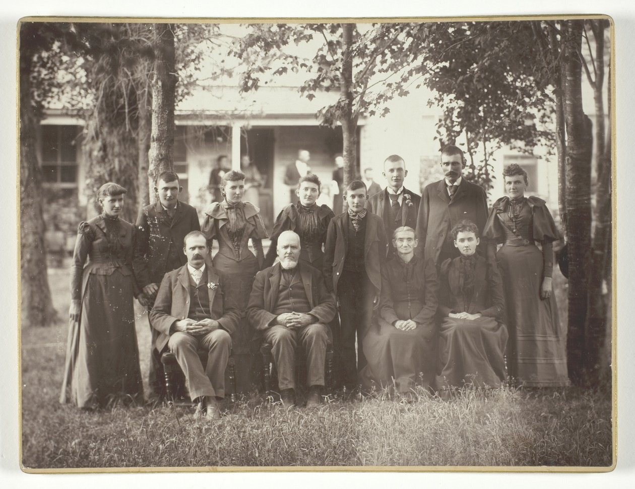 Sans titre (Portrait de groupe de douze personnes) - Unknown