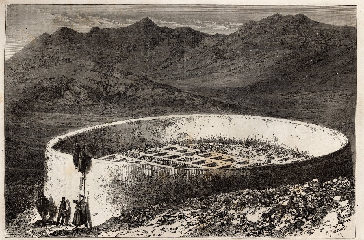 Un cimetière guebra (ou zoroastrien) près de Téhéran (Iran), en forme de grande tour avec une circonférence de 60 mètres et une hauteur de 5 mètres; l
