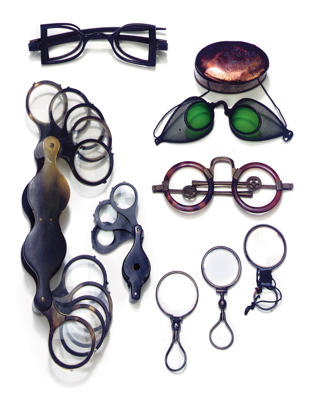 Collection assortie de lunettes et de loupes - Unknown artist