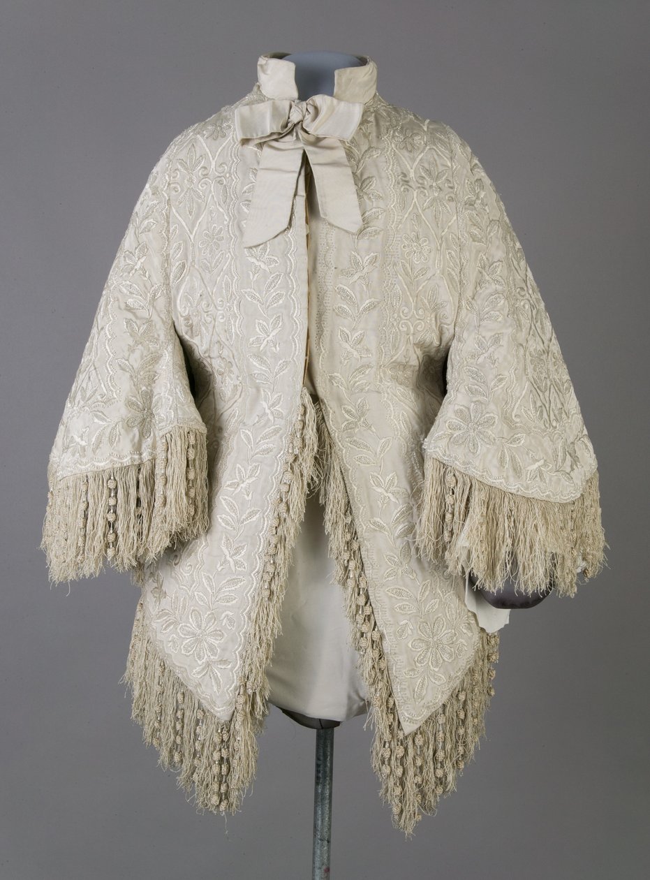 Manteau de Bertha Palmer, c.1870 (vue de face), soie moirée côtelée, franges et perles de cristal - Unknown artist