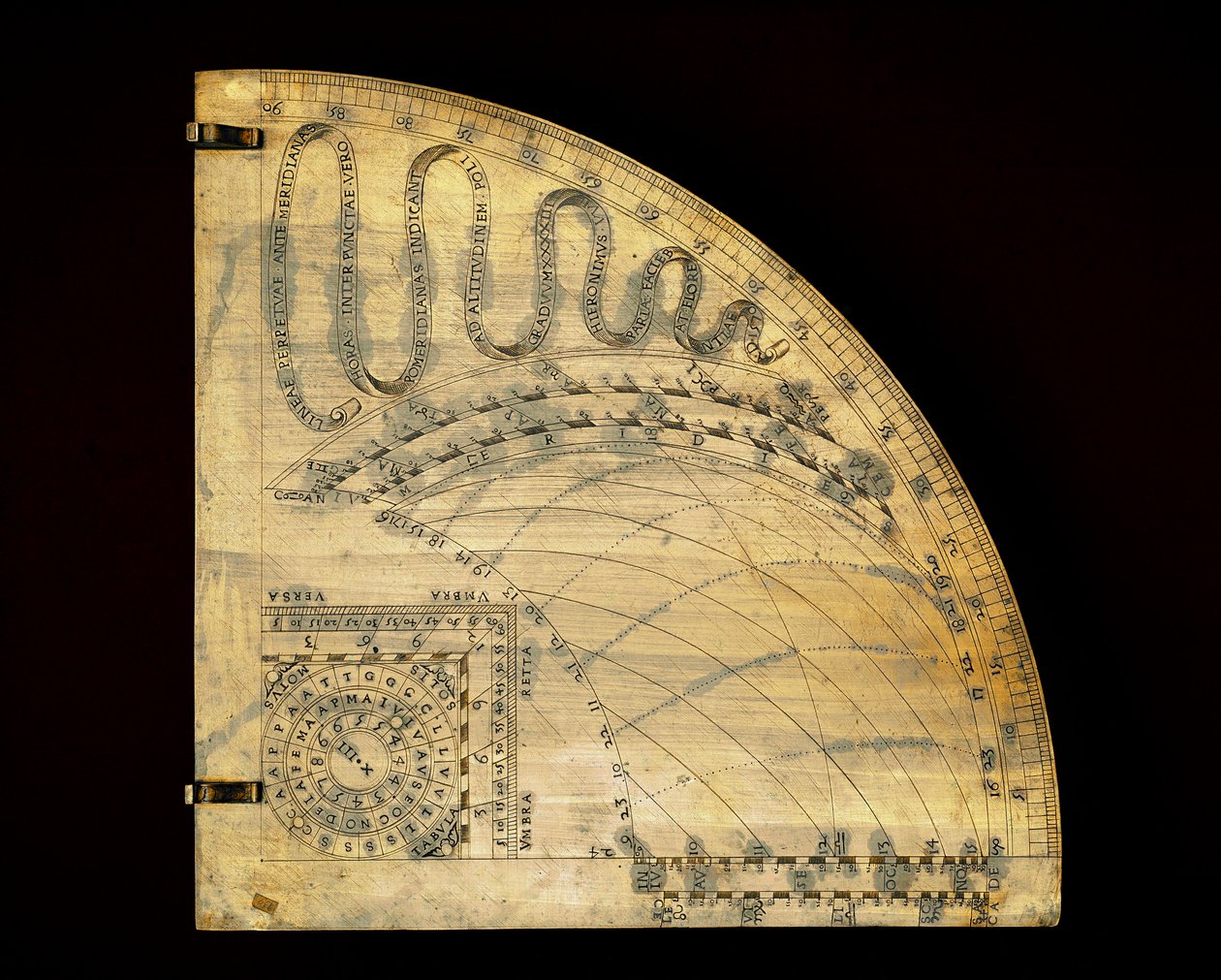 Cadran en laiton montrant les lignes horaires du mouvement du soleil et indiquant son entrée dans les signes du zodiaque - Unknown artist