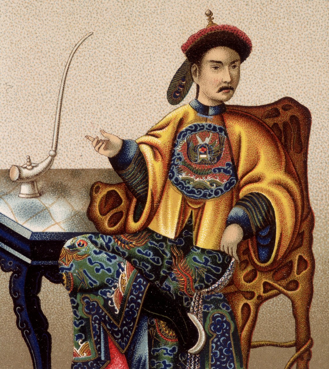 Aristocrate chinois assis fumant de l