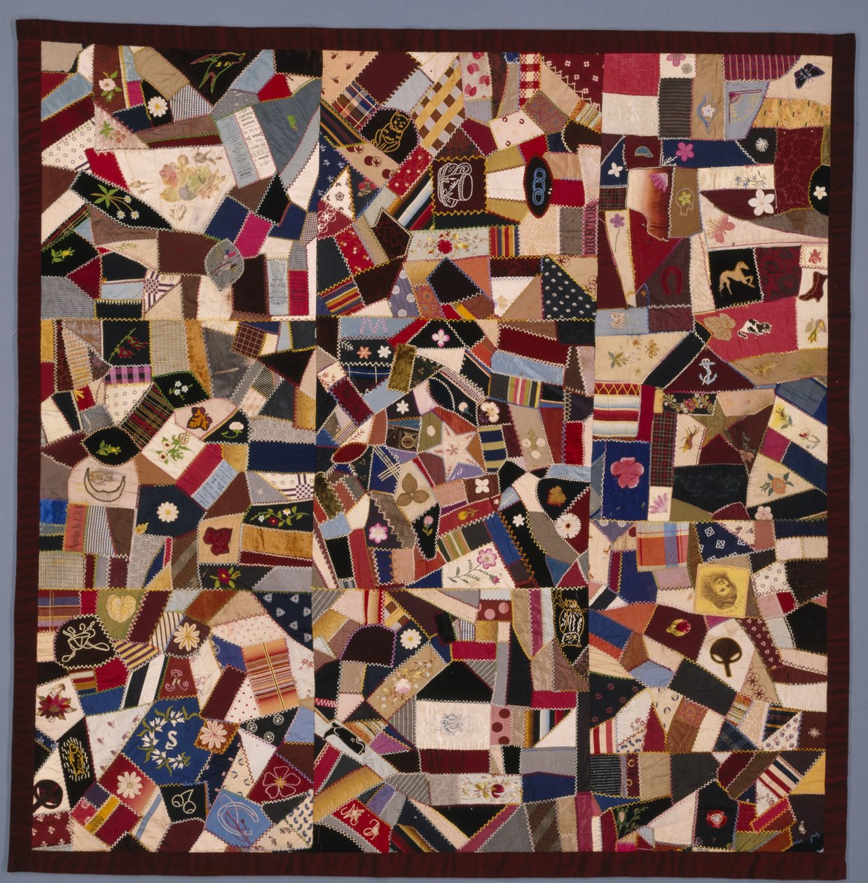 "Crazy" quilt, vers 1885 - Unknown artist