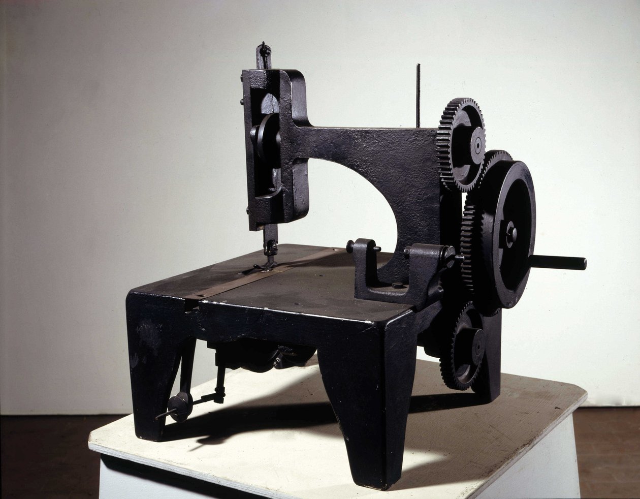 Premier modèle de machine à coudre Singer. Milieu du 19ème siècle. - Unknown artist