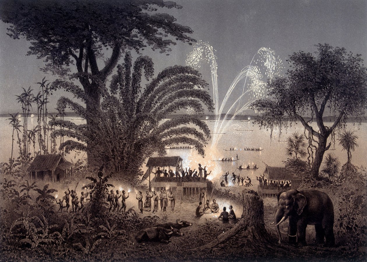 Illumination de la rivière pendant le Festival de Bassac, Laos siamois. Dans "Atlas du voyage d