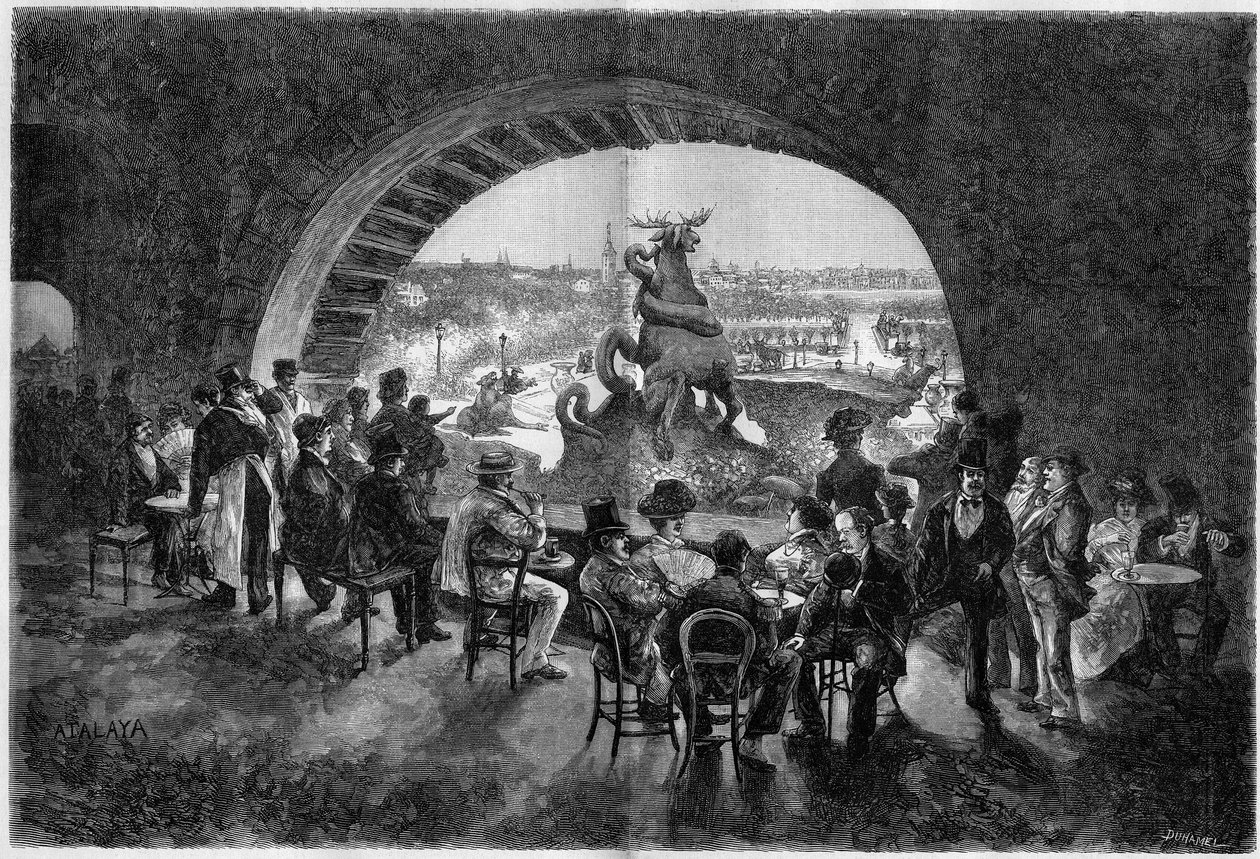 Le dessous de la cascade du jardin du Trocadéro pendant les grandes chaleurs à Paris où les promeneurs parisiens viennent s