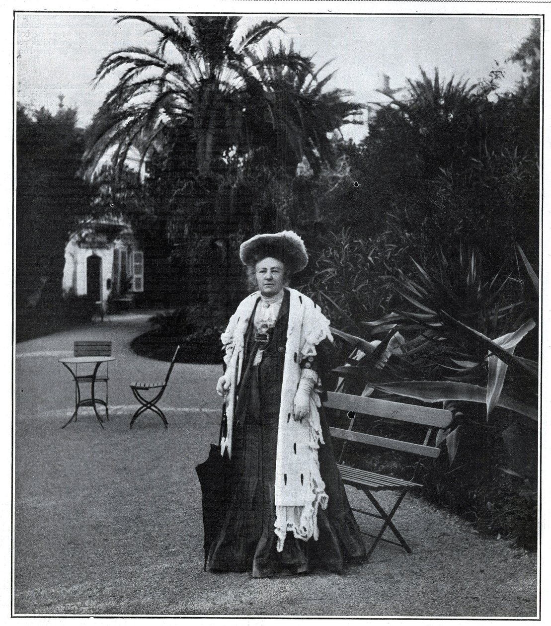 Portrait de Madame Juliette Adam (née Lambert) (1836-1936), écrivaine, polémiste et féministe française à Nice en 1905 - Unknown artist