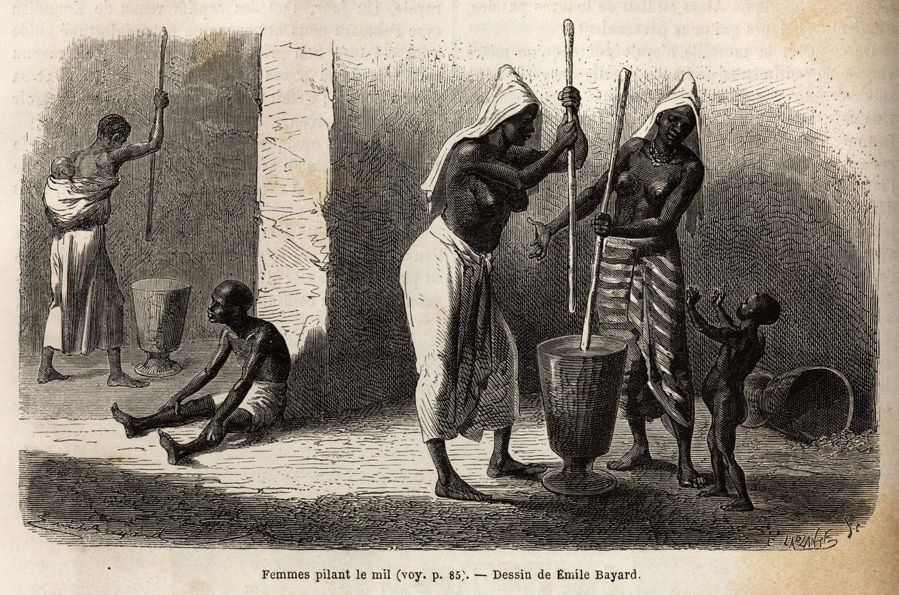 Scène de la vie quotidienne : femmes pilant du mil, à Sekou (Niger), entourées d