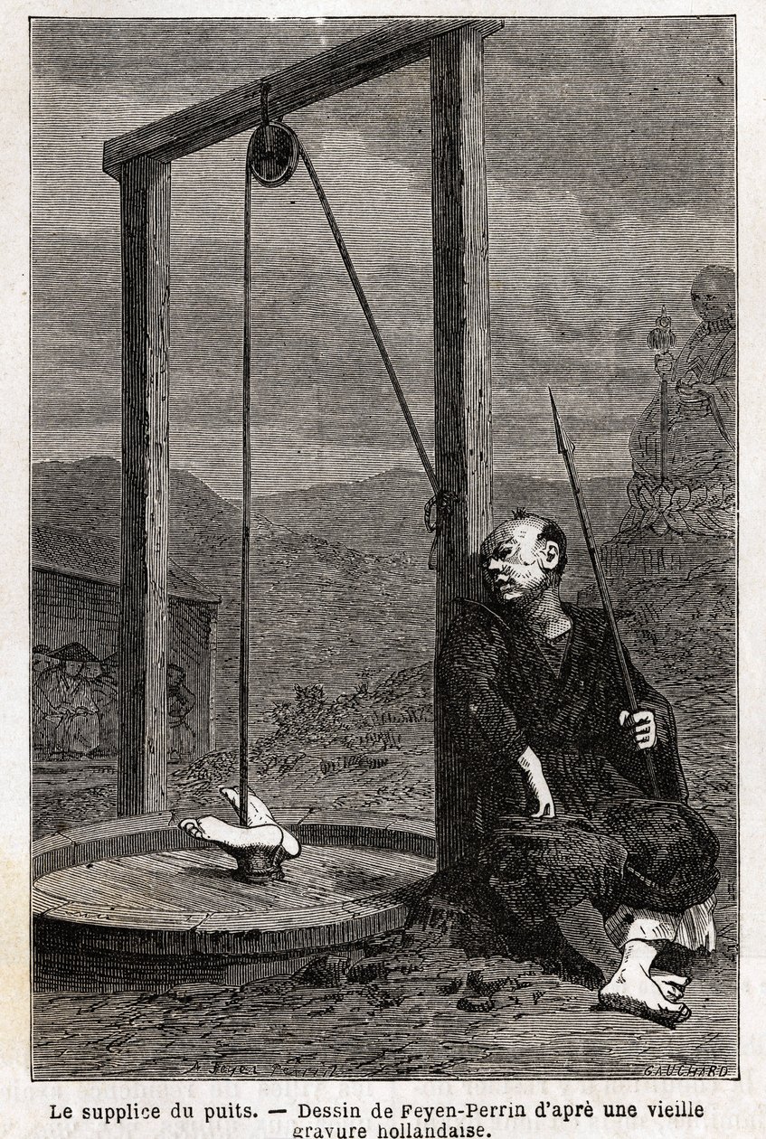 Le supplice du puits, la victime, tête en bas, est pendue dans une citerne, qui est fermée avec des planches pour la rendre complètement obscure, la mort ne survient qu
