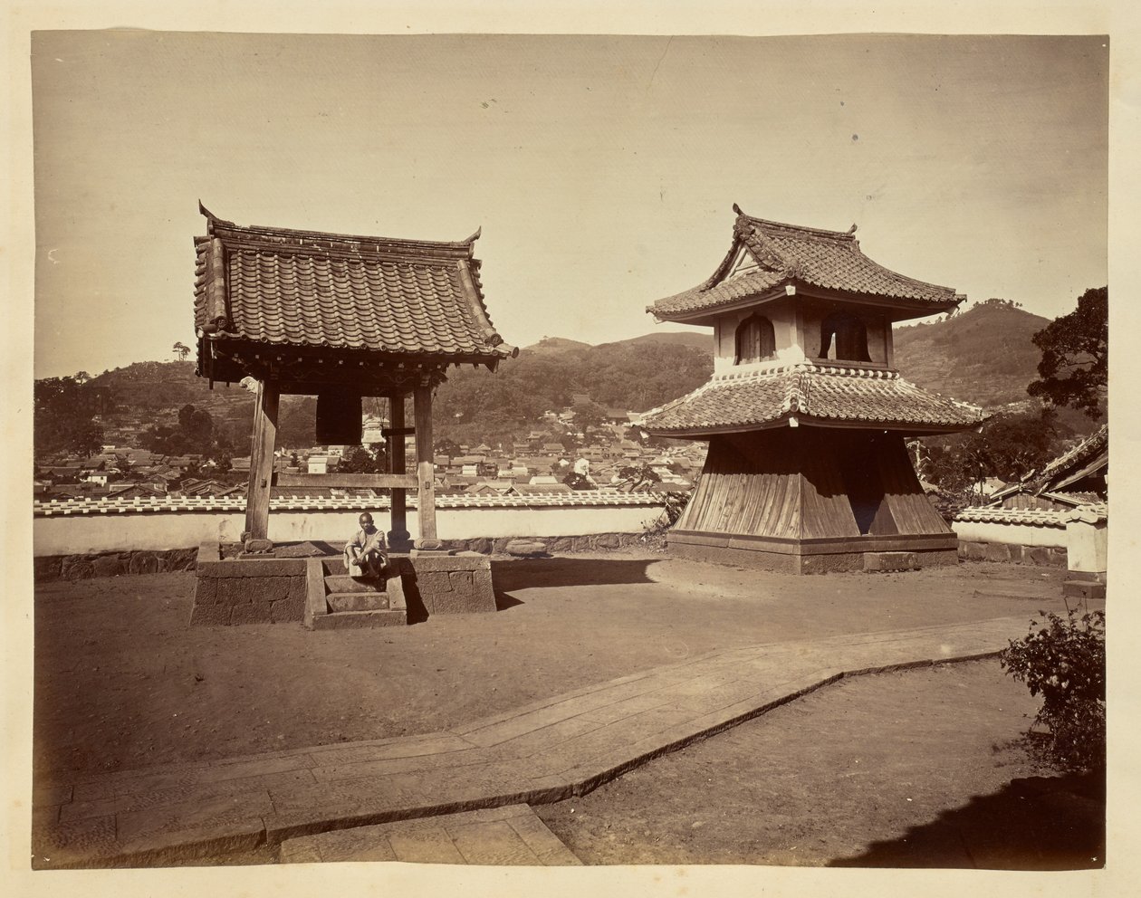 [Clocher et tour du tambour au temple Jinso-ji] - Unknown artist