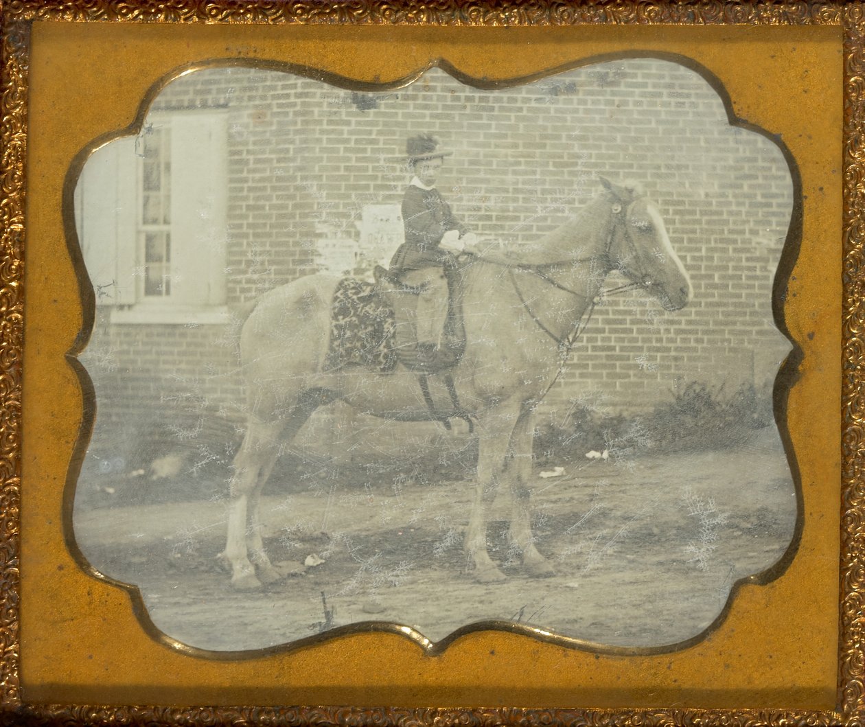 [Garçon avec un chapeau sur un cheval] - Unknown artist