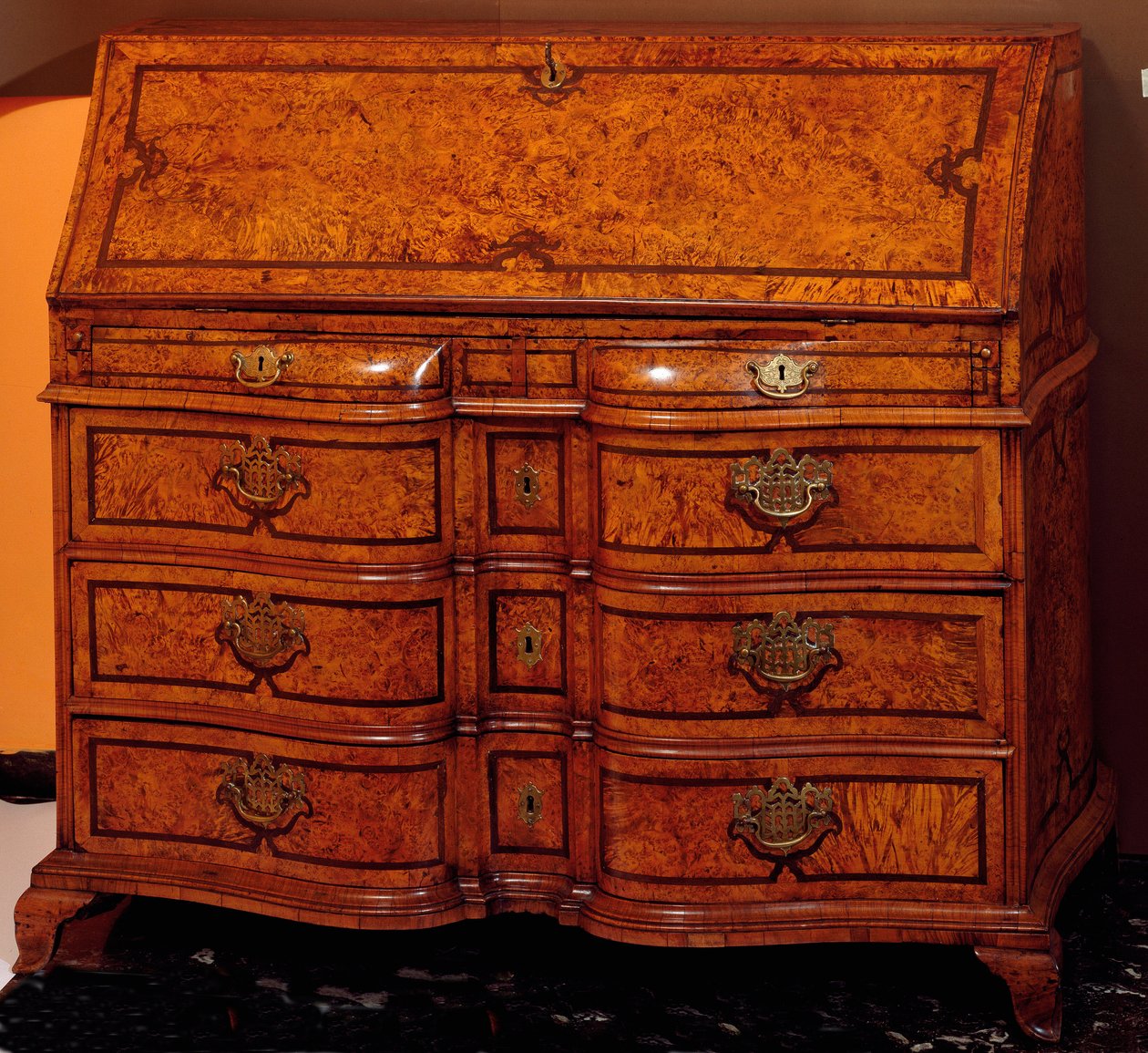 Mobilier : bureau en cèdre. Vers 1734-1740. Dim. 111x127x61 cm Collection privée - Unknown artist