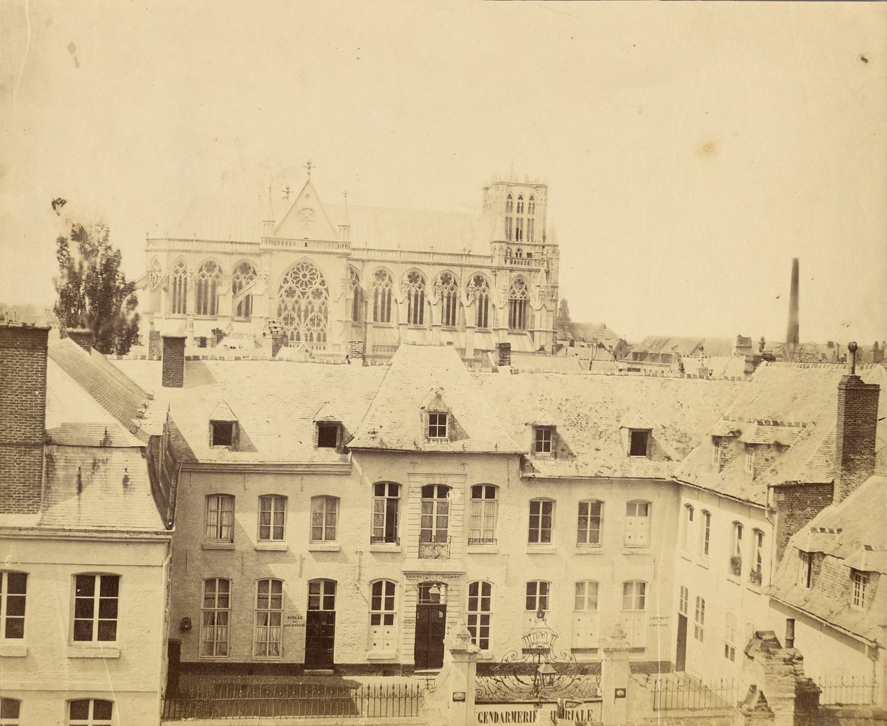 [Bâtiment de la gendarmerie impériale et cathédrale gothique]. - Unknown artist