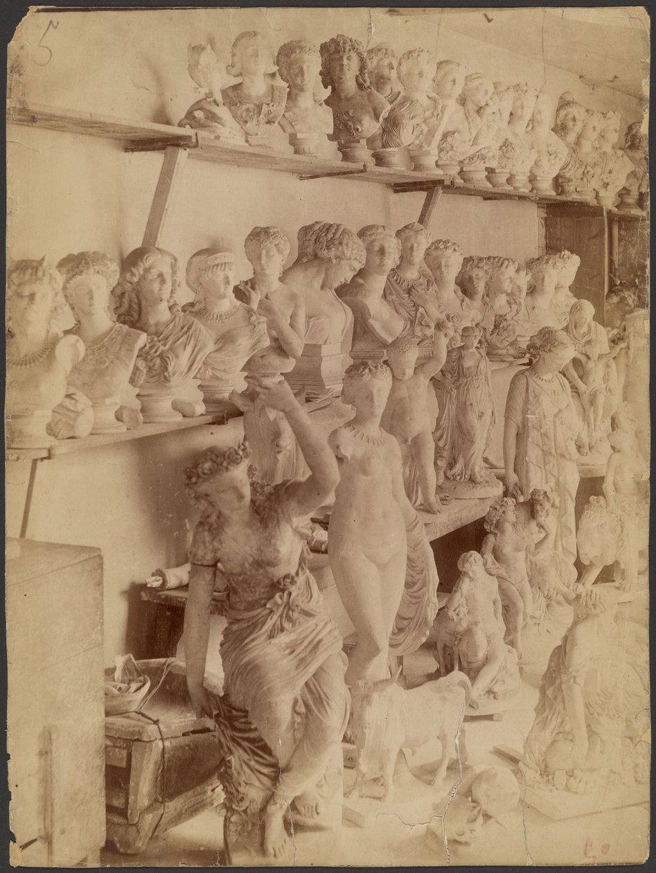 [Salle pleine de bustes et de statues] - Unknown artist