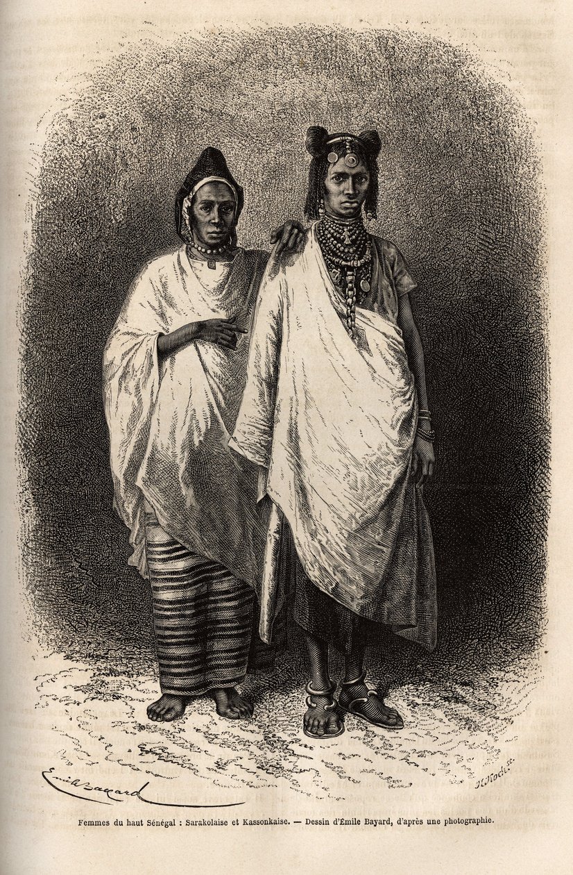 Femmes Sarakolaises et Kassonkaises, populations du Haut-Sénégal, en vêtements traditionnels. Gravure pour illustrer une croisière sur la côte d