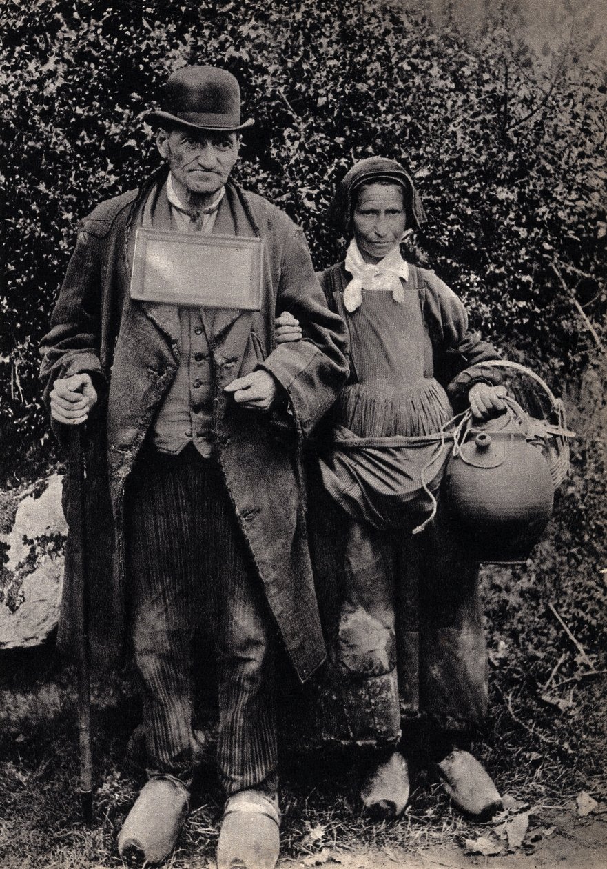 Couple de mendiants bretons. Photographie, fin du XIXe siècle, Paris. Coll. Selva. - Unknown photographer