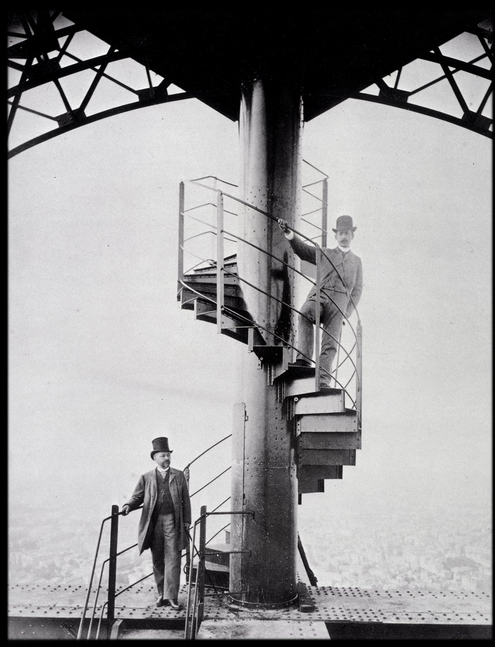 Gustave Eiffel et son gendre Adolphe Salles sur l