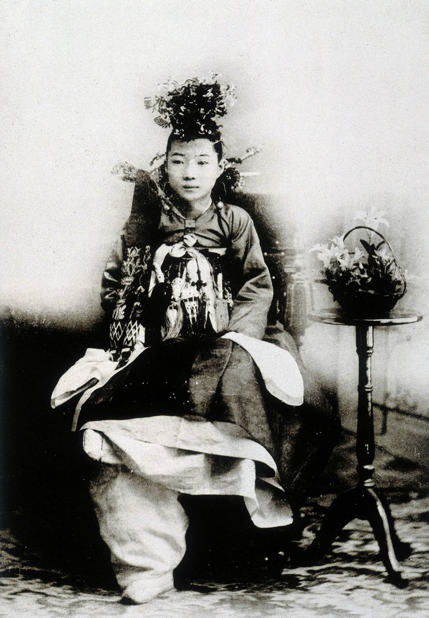 Femme coréenne en robe de mariage traditionnelle - Unknown photographer