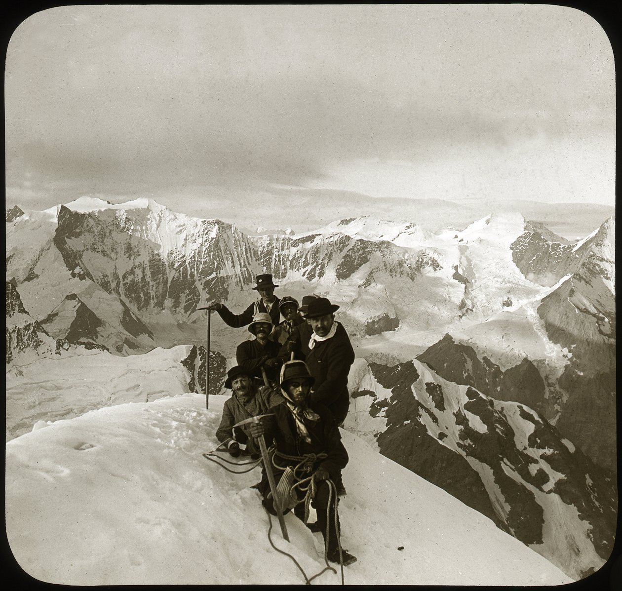 Alpinisme à la fin du 19ème ou début du 20ème siècle : groupe d