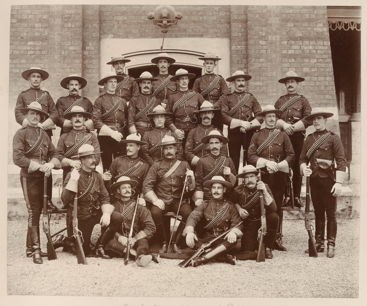 Police montée du Nord-Ouest, casernes de Chelsea, jubilé de diamant - Unknown photographer