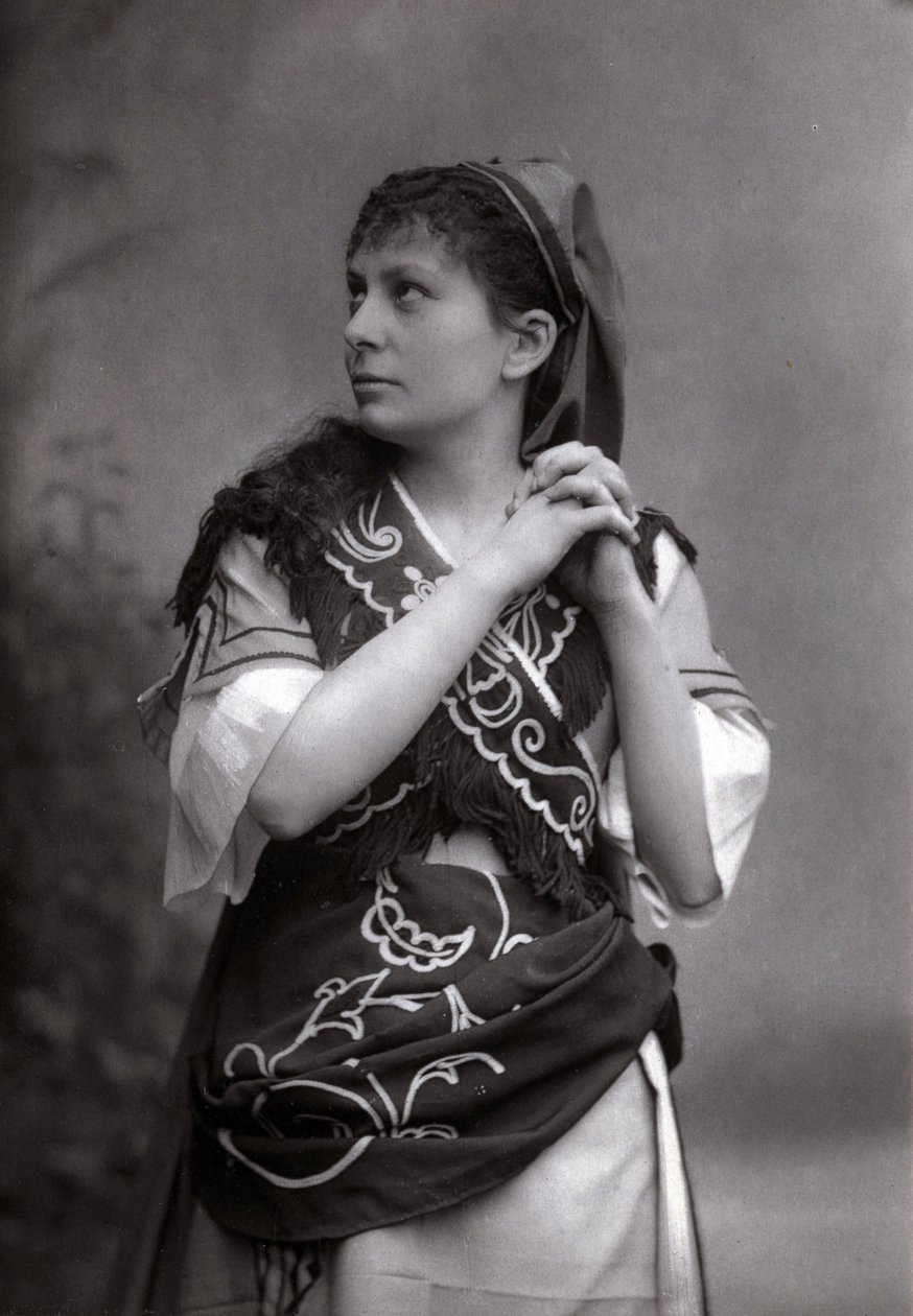 Portrait de la soprano Elisabeth Janvier dans « Le Tribut de Zamora » de Charles Gounod en 1881. - Unknown photographer