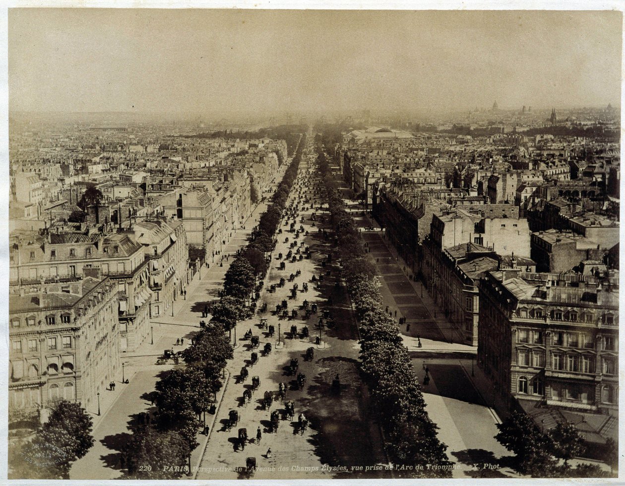 Vue des Champs-Élysées depuis l