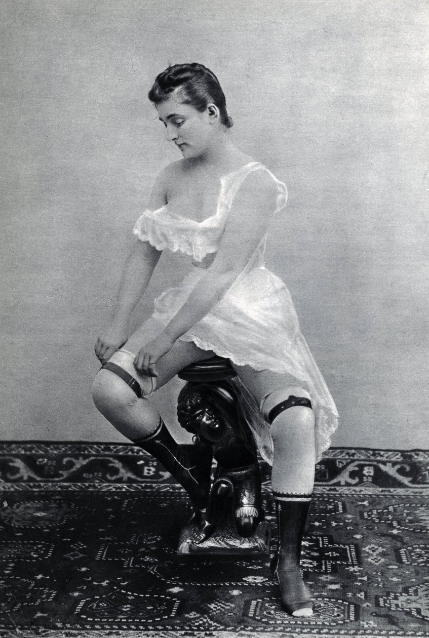 Femme en lingerie vers 1885 - Unknown photographer