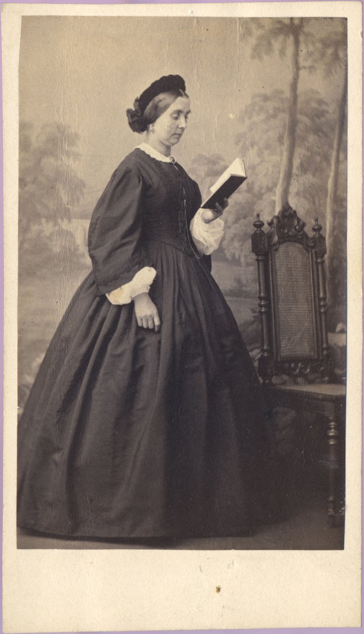 Femme avec un livre, vers 1860 (photographie) - Unknown photographer