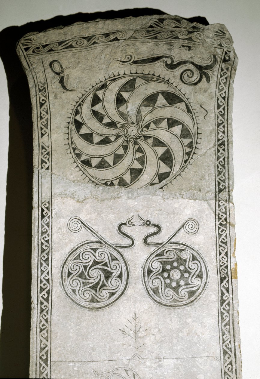 Pierre runique avec symbole solaire, VIIe-VIIIe siècle - Viking