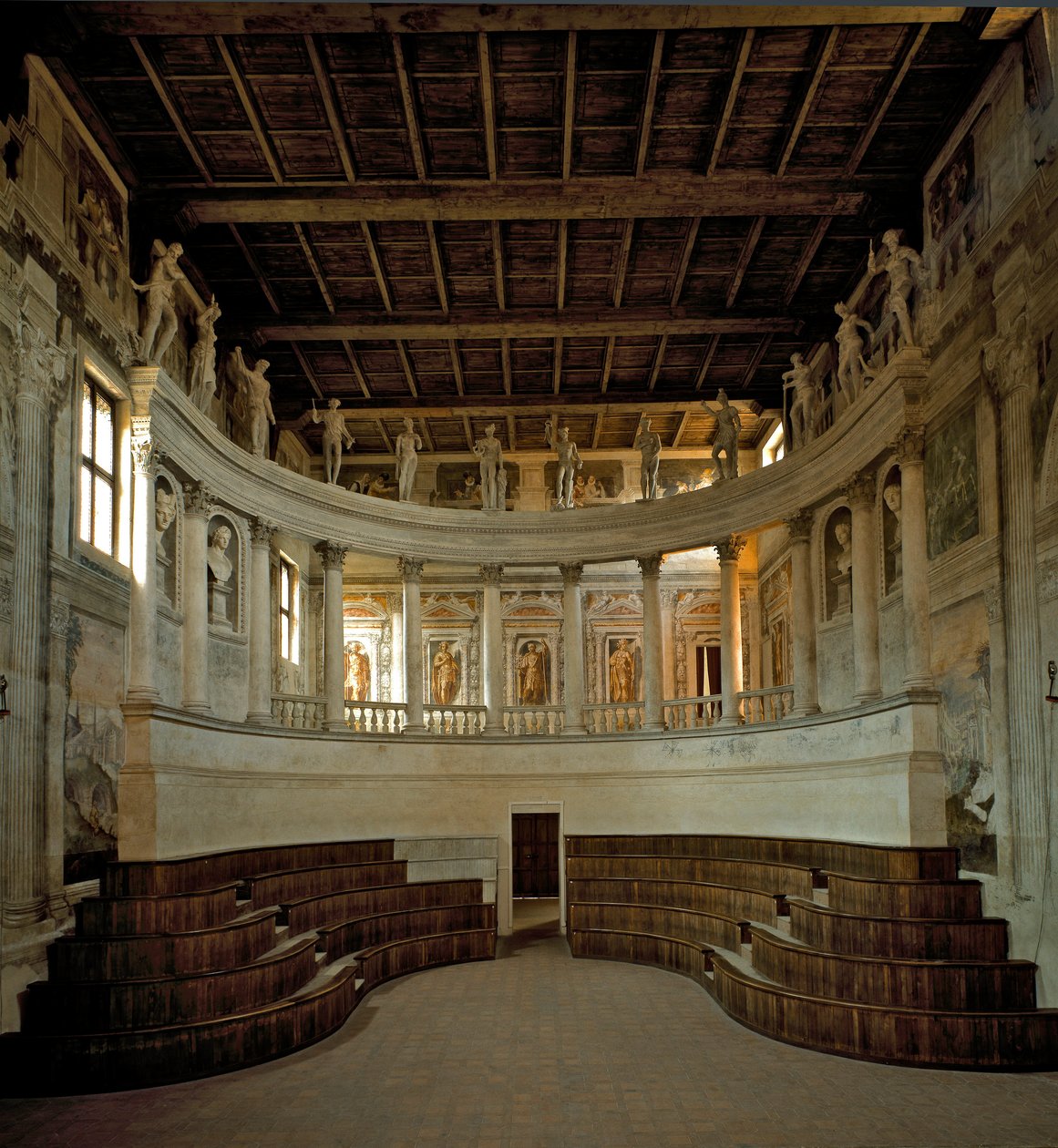 Architecture de la Renaissance : vue du Théâtre Olympique (teatro olimpico) conçu par l