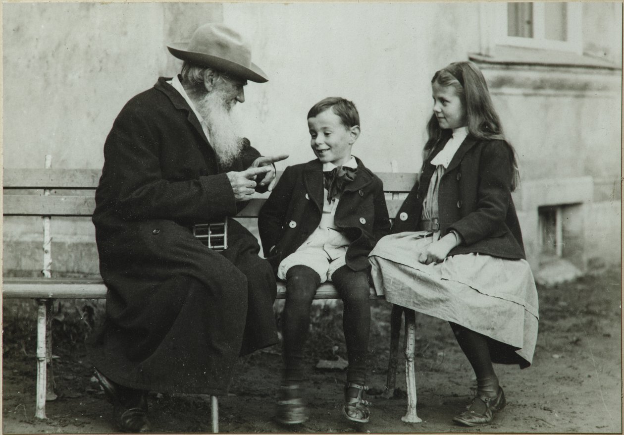 Léon Tolstoï avec ses petits-enfants Léon et Sofia, 1909 - Vladimir Grigorievich Chertkov