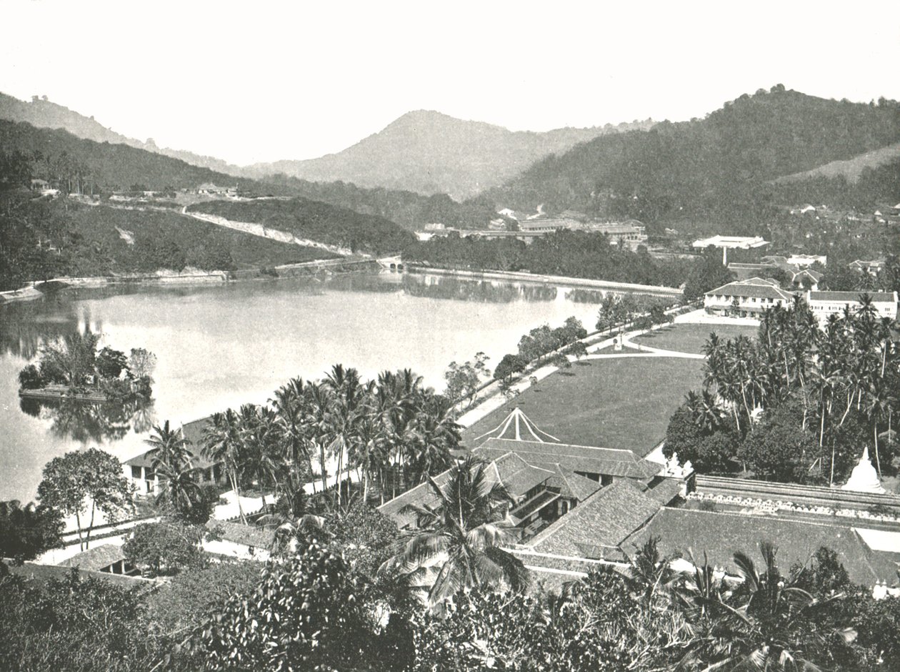 Vue depuis Lady Hortons Walk, Kandy, Ceylan, 1895 - W and S Ltd