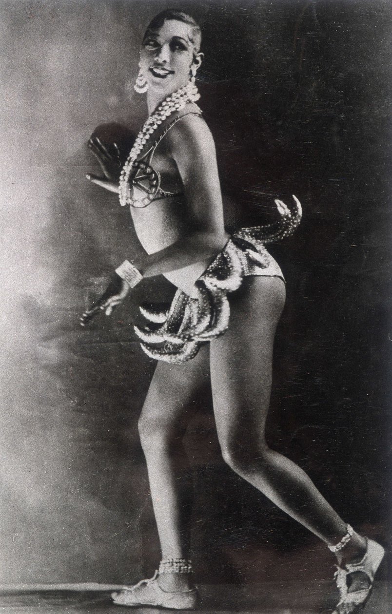 Joséphine Baker vêtue d