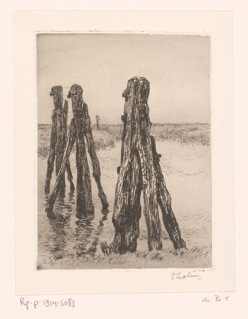 Trois pieux dans l