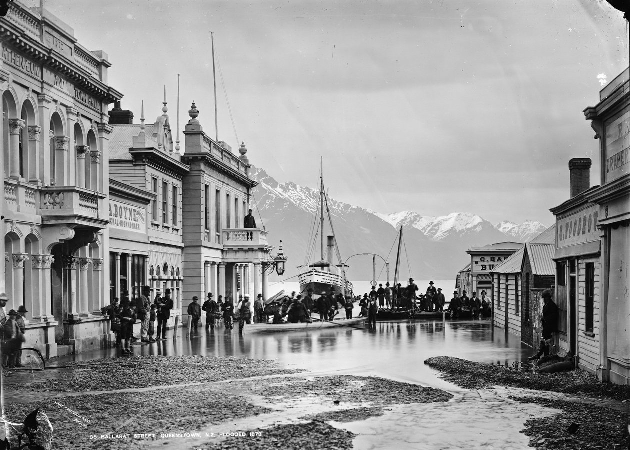 Rue Ballarat, Queenstown, NZ, inondée en 1878 - William P. Hart