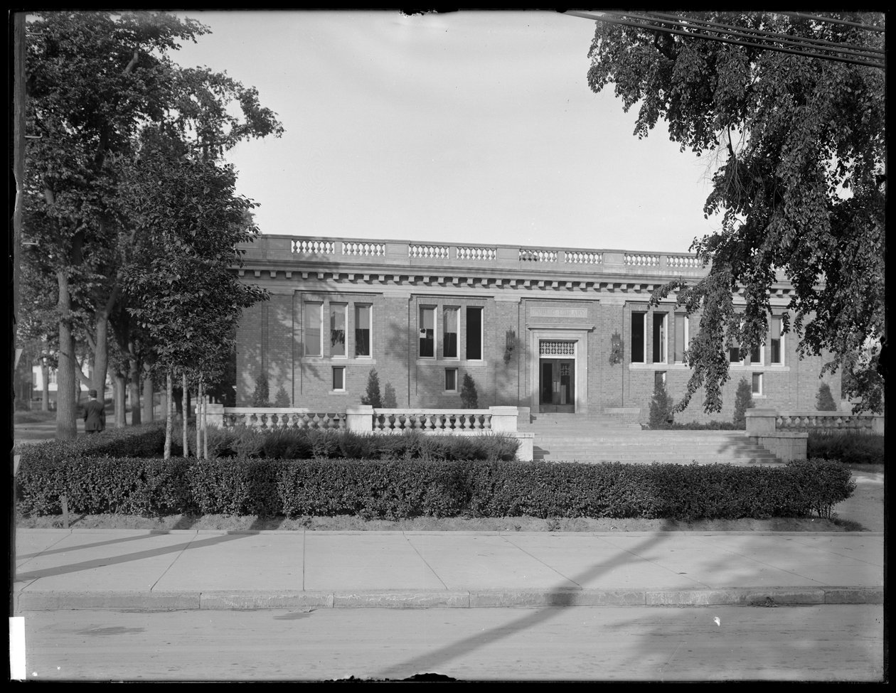 Bibliothèque publique de Queens Borough, branche Elmhurst; Une bibliothèque Carnegie, c.1910 - William Davis Hassler