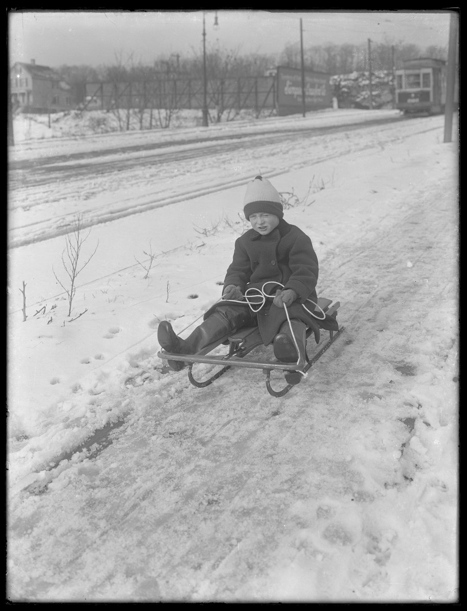 William Gray Hassler avec son nouveau traîneau, vers 1912 - William Davis Hassler