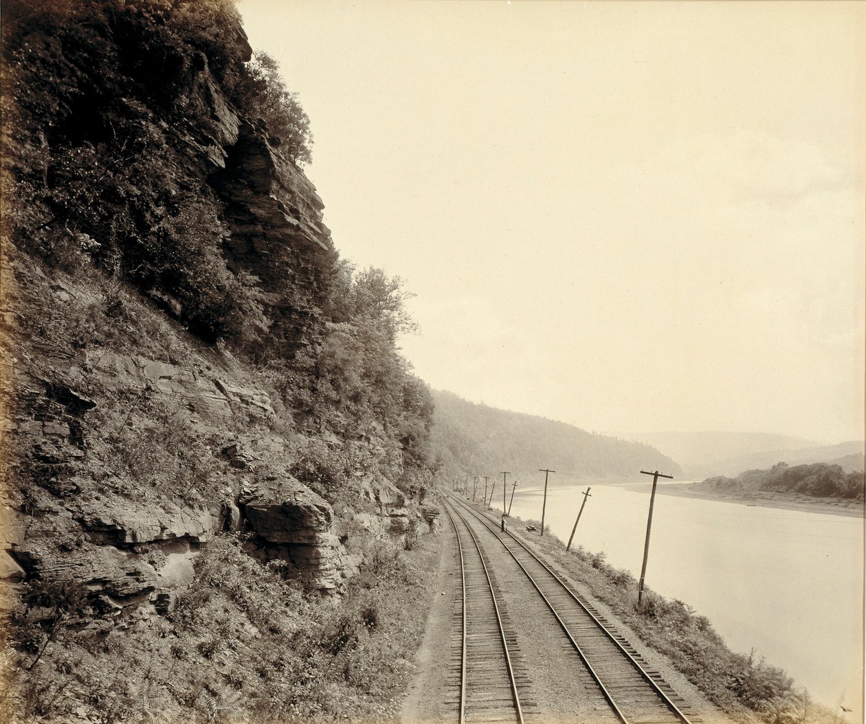Cathedral Rocks, Susquehanna River près de Meshoppen, pour la Lehigh Valley Railroad - William H. Rau