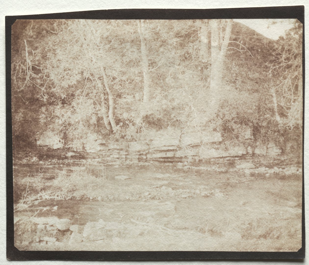 Un Ruisseau de Montagne Qui Coule au Pied du Château de Doune - William Henry Fox Talbot