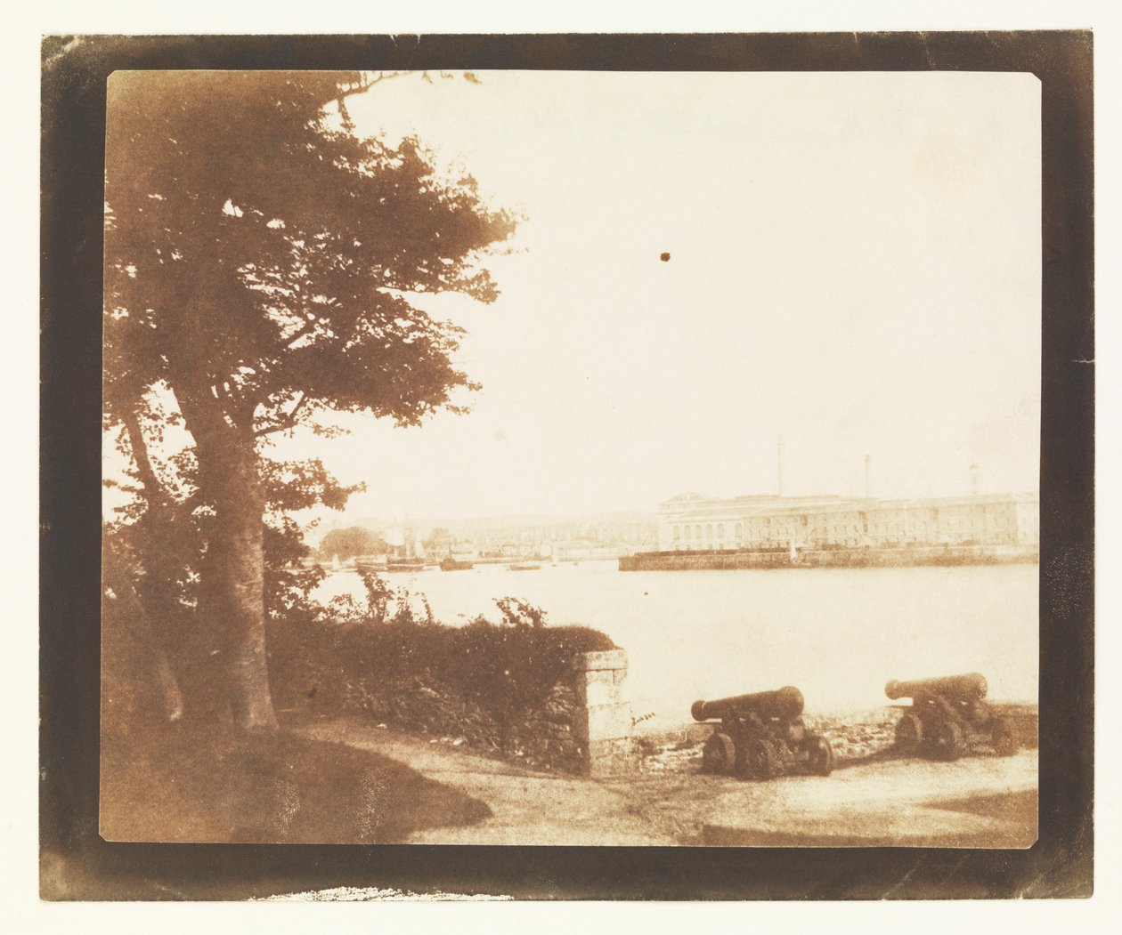 Royal William Victualling Yard, Plymouth, depuis Mount Edgecumbe - William Henry Fox Talbot