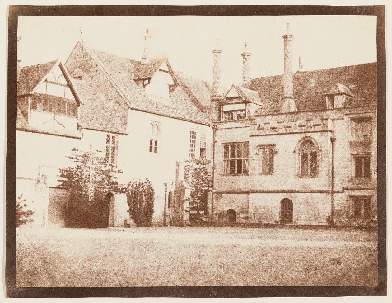 Angle sud-est de la cour nord, abbaye de Lacock - William Henry Fox Talbot